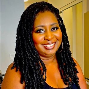 Meet your Posher, Dionne